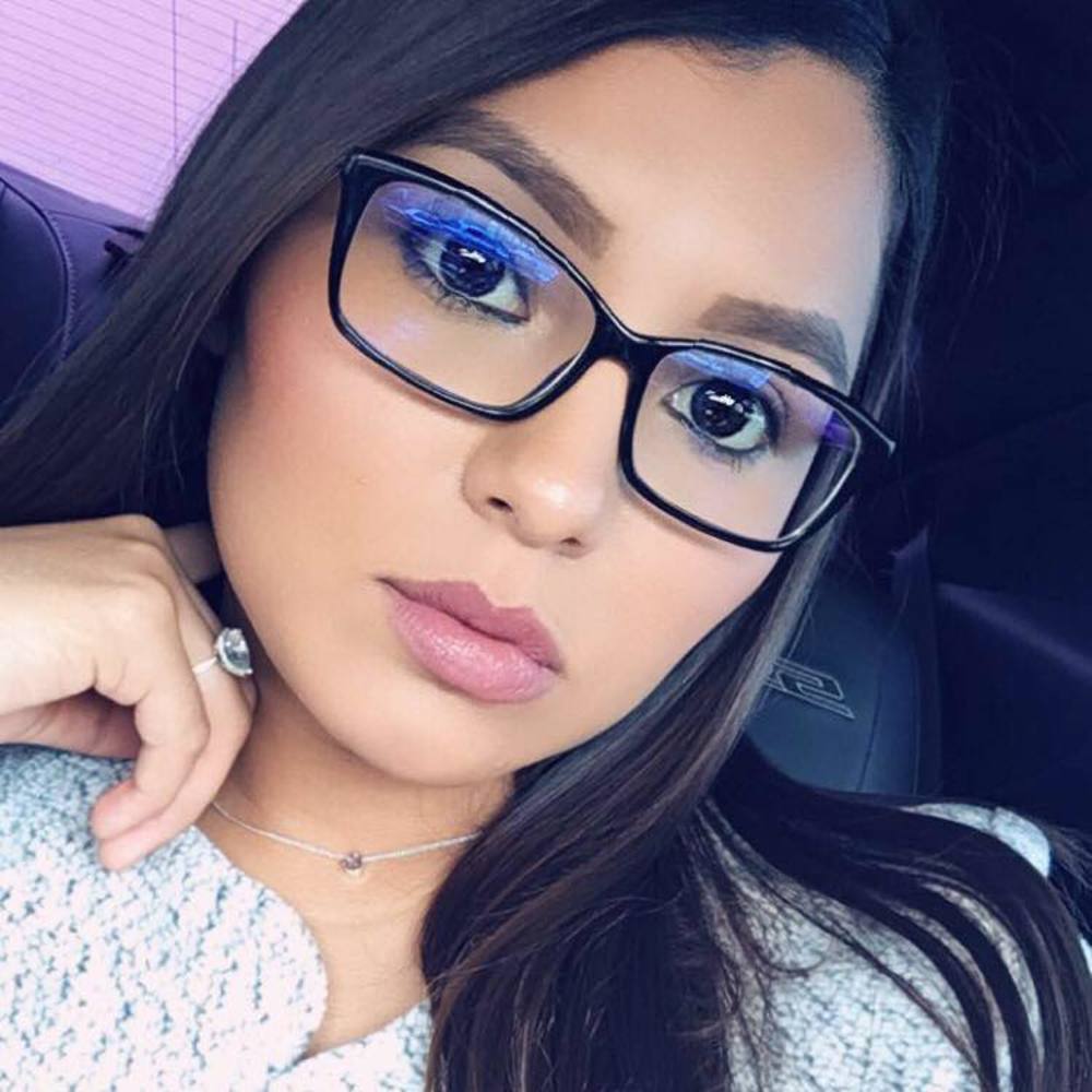 Meet your Posher, Vivian